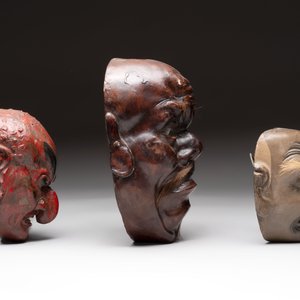 Three Japanese lacquered wooden Kyogen masks, Edo, 18/19th C. — foto 4