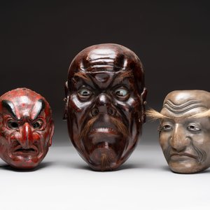 Three Japanese lacquered wooden Kyogen masks, Edo, 18/19th C. — foto 7