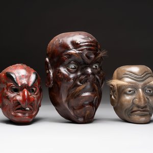 Three Japanese lacquered wooden Kyogen masks, Edo, 18/19th C. — foto 8