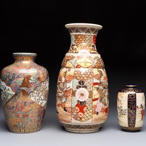 Three Japanese Satsuma vases, various marks, 19/20th C. — photo 5