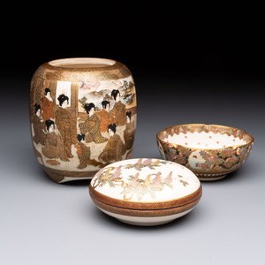 Three Japanese Satsuma wares, Kinkozan mark, Meiji, 19th C. — 照片 1