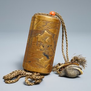 Three Japanse lacquer inro with netsuke and a lacquer box and cover, Meiji, 19th C. — 照片 11