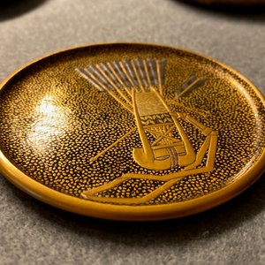 Three Japanse lacquer inro with netsuke and a lacquer box and cover, Meiji, 19th C. — 照片 22