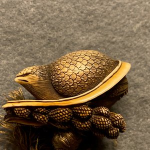 Three Japanse lacquer inro with netsuke and a lacquer box and cover, Meiji, 19th C. — 照片 49