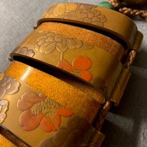 Three Japanse lacquer inro with netsuke and a lacquer box and cover, Meiji, 19th C. — 照片 57