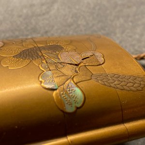 Three Japanse lacquer inro with netsuke and a lacquer box and cover, Meiji, 19th C. — 照片 63