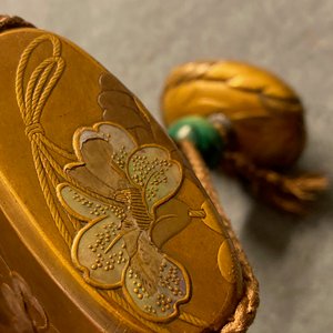 Three Japanse lacquer inro with netsuke and a lacquer box and cover, Meiji, 19th C. — 照片 64