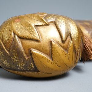 Three Japanse lacquer inro with netsuke and a lacquer box and cover, Meiji, 19th C. — 照片 9