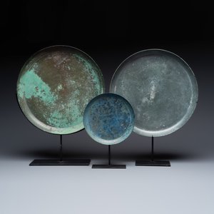 Three Khmer bronze offering dishes, Angkor Wat period, Cambodia, 12/13th C. — foto 2