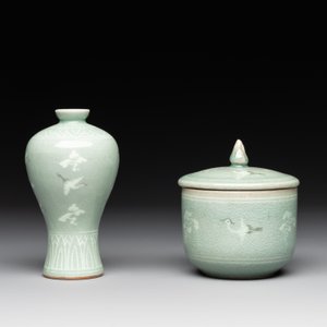 Three Korean celadon-glazed vases and a covered bowl, 20th C. — 照片 6