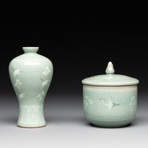 Three Korean celadon-glazed vases and a covered bowl, 20th C. — 照片 7