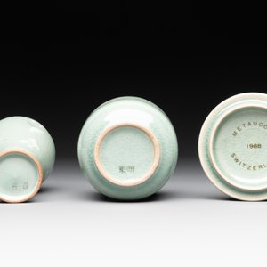 Three Korean celadon-glazed vases and a covered bowl, 20th C. — 照片 9