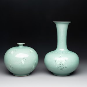 Three Korean celadon-glazed vases and a covered pot, 20th C. — photo 2