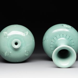 Three Korean celadon-glazed vases and a covered pot, 20th C. — photo 4