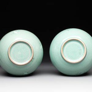 Three Korean celadon-glazed vases and a covered pot, 20th C. — photo 5