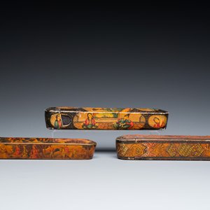 Three lacquered papier-maché pen boxes or qalamdans, Qajar, Persia, 19th C. — 照片 4