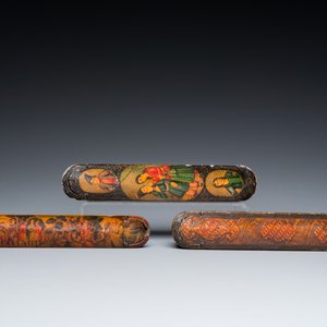Three lacquered papier-maché pen boxes or qalamdans, Qajar, Persia, 19th C. — 照片 5
