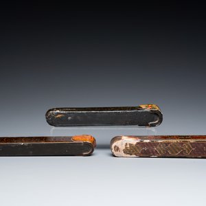 Three lacquered papier-maché pen boxes or qalamdans, Qajar, Persia, 19th C. — 照片 8