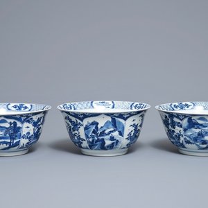 Three large Chinese blue and white bowls, Kangxi — photo 1