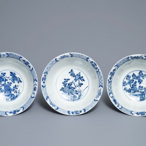 Three large Chinese blue and white bowls, Kangxi — photo 5