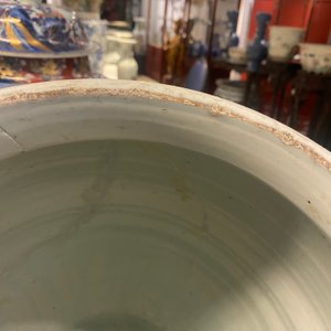Three large Chinese blue and white vases with figures, Transitional period — 照片 50
