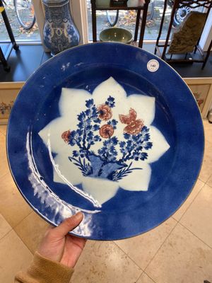 Three large Chinese blue, white and copper-red powder-blue-ground dishes with floral design, Kangxi — photo 17
