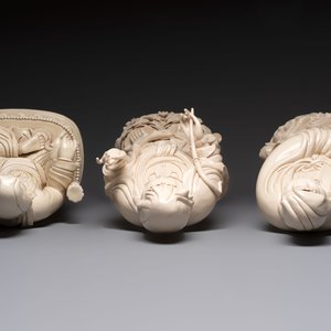Three large Chinese Dehua blanc de Chine figures of Guanyin, He Chaozong 何朝宗 marks, 20th C. — photo 6