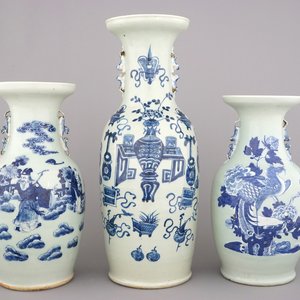 Three large Chinese porcelain celadon ground vases: one with scholar's objects, one with an immortal and one with a peacock, 19/20th C. — 照片 1