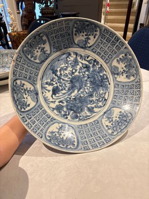 Three large Chinese Swatow blue and white dishes, Ming — 照片 1