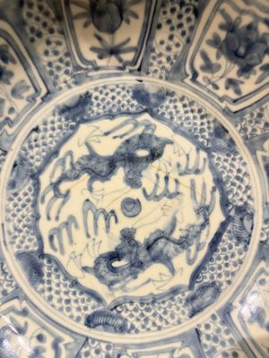 Three large Chinese Swatow blue and white dishes, Ming — 照片 9