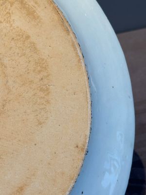Three large oval Chinese crown-monogrammed puce-enamelled and gilt-decorated dishes, Qianlong — photo 16