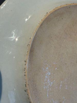 Three large oval Chinese crown-monogrammed puce-enamelled and gilt-decorated dishes, Qianlong — photo 38