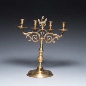 Three large Polish or Prussian bronze 'shabbat' candlesticks crowned with double eagles, 17th C. — 照片 10