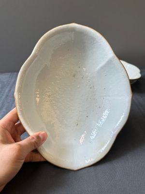 Three lobbed Chinese famille rose bowls, Yongzheng mark, 19th C. — 照片 23