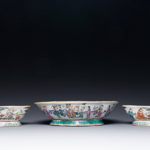 Three lobbed Chinese famille rose bowls, Yongzheng mark, 19th C. — 照片 3