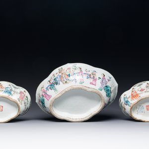 Three lobbed Chinese famille rose bowls, Yongzheng mark, 19th C. — 照片 4