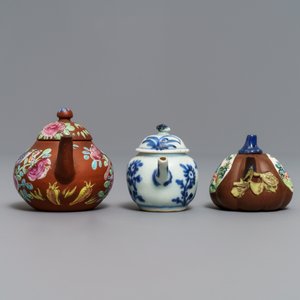 Three miniature Chinese Yixing and blue and white teapots, Kangxi and later — 照片 3