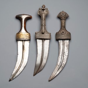Three Omani Khanjars, one with Rhinoceros horn hilt, 19th C. — photo 3