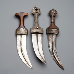 Three Omani Khanjars, one with Rhinoceros horn hilt, 19th C. — photo 4