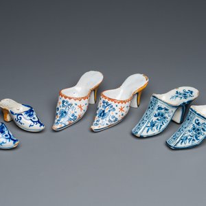 Three pairs of Dutch Delft slippers, 18/19th C. — 照片 1
