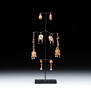 Three pairs of gold earrings with pearls and two gold pendants, Roman Era, 2nd/3rd C. — photo 2