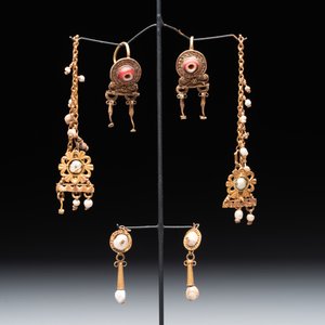 Three pairs of gold earrings with pearls and two gold pendants, Roman Era, 2nd/3rd C. — photo 3