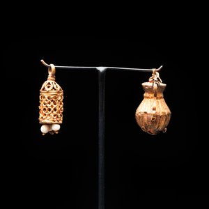 Three pairs of gold earrings with pearls and two gold pendants, Roman Era, 2nd/3rd C. — photo 4