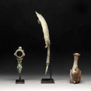 Three palanquin hooks, a bronze sculpture of naga Mucalinda and an elephant-form kendi, Cambodia, 13th C. and earlier — photo 3