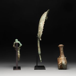 Three palanquin hooks, a bronze sculpture of naga Mucalinda and an elephant-form kendi, Cambodia, 13th C. and earlier — photo 5