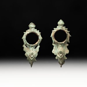 Three palanquin hooks, a bronze sculpture of naga Mucalinda and an elephant-form kendi, Cambodia, 13th C. and earlier — photo 7