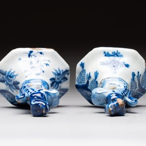 Three plates, a pair of covered vases and a jug, The Netherlands and Spain, 18/19th C. — 照片 14