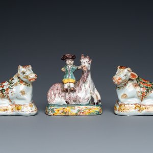 Three polychrome and cold-painted Dutch Delft miniatures of a buckrider and two cows, 18th C. — 照片 2