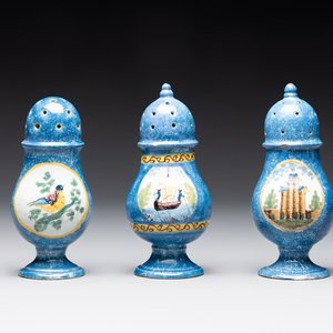 Three polychrome Brussels faience canisters, 18/19th C. — photo 1