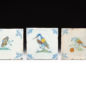 Three polychrome Dutch Delft 'bird' tiles, 17th C. — photo 1